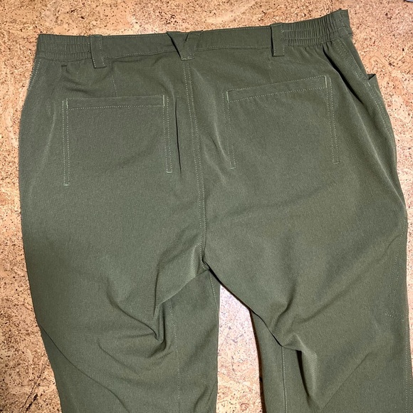 Duluth Trading Co Wm’s Breeze Shooter Slim Leg pant In Olive Green Sz 14 x 33 - Picture 9 of 16